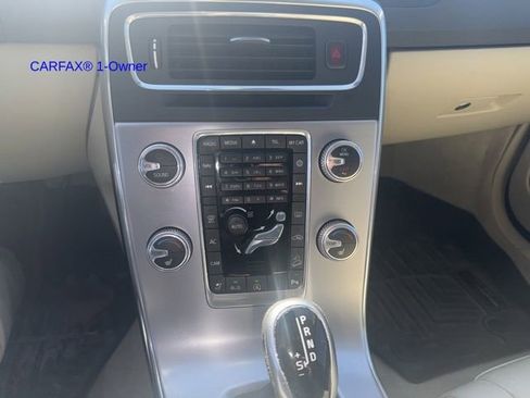 Used 2017 Volvo V60 T5 Cross Country image 19