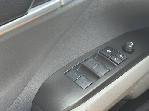 Used 2024 Toyota Camry SE FWD image 15