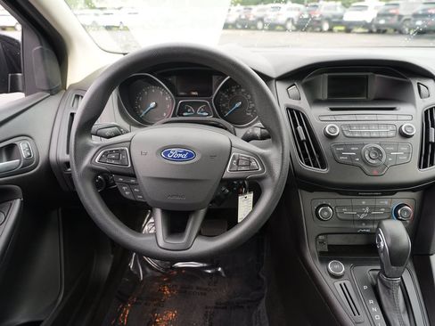 Used 2017 Ford Focus SE FWD image 16