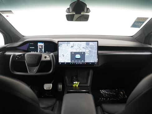 Used 2023 Tesla Model X Plaid image 16
