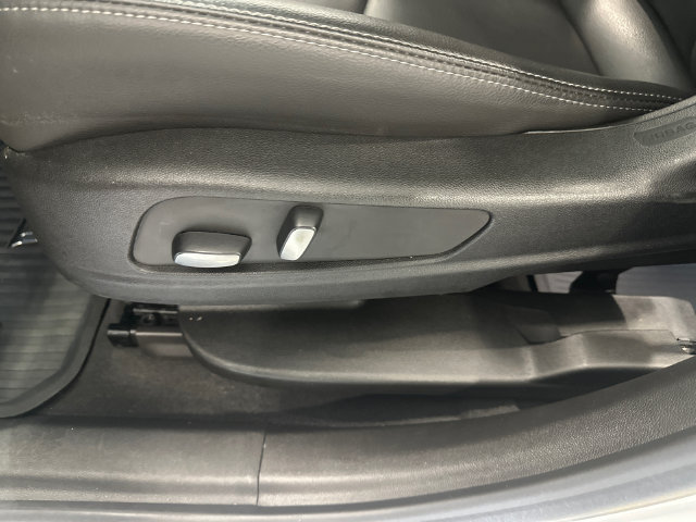 Certified 2024 Cadillac XT6 Luxury w/ LPO, Floor Liner Package AWD/4WD image 21