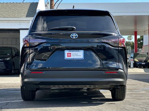 Certified 2023 Toyota Sienna LE image 5