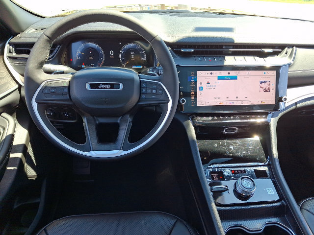 New 2026 Jeep Grand Cherokee Limited w/ Luxury Tech Group II AWD/4WD image 7