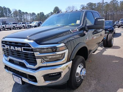 New 2026 RAM 3500 Tradesman AWD/4WD image 9