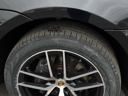 Used 2023 Porsche Macan image 13