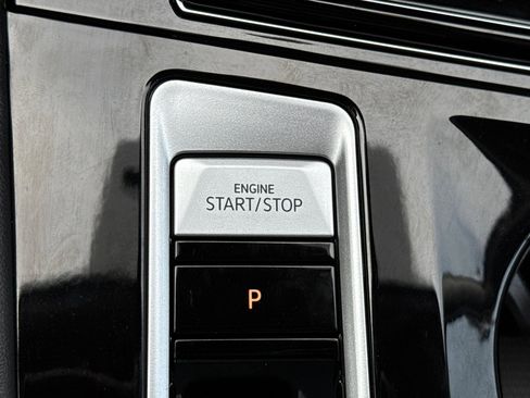 New 2025 Volkswagen Atlas Peak Edition SE image 21