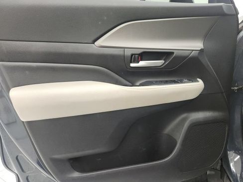 Certified 2024 Toyota Grand Highlander FWD image 11