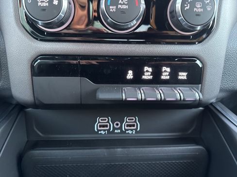 New 2026 RAM 1500 Express AWD/4WD image 17