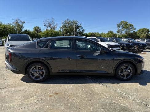 New 2025 Kia K4 LXS image 3
