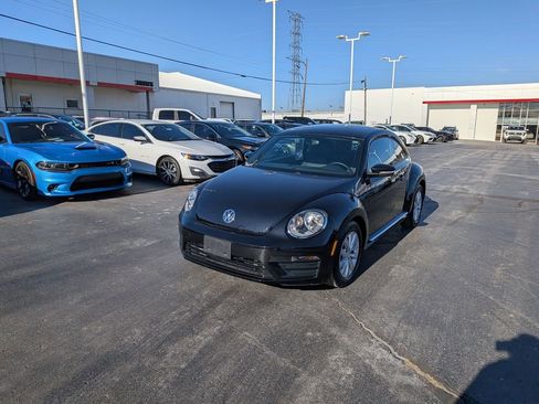 Used 2019 Volkswagen Beetle 2.0T S image 4