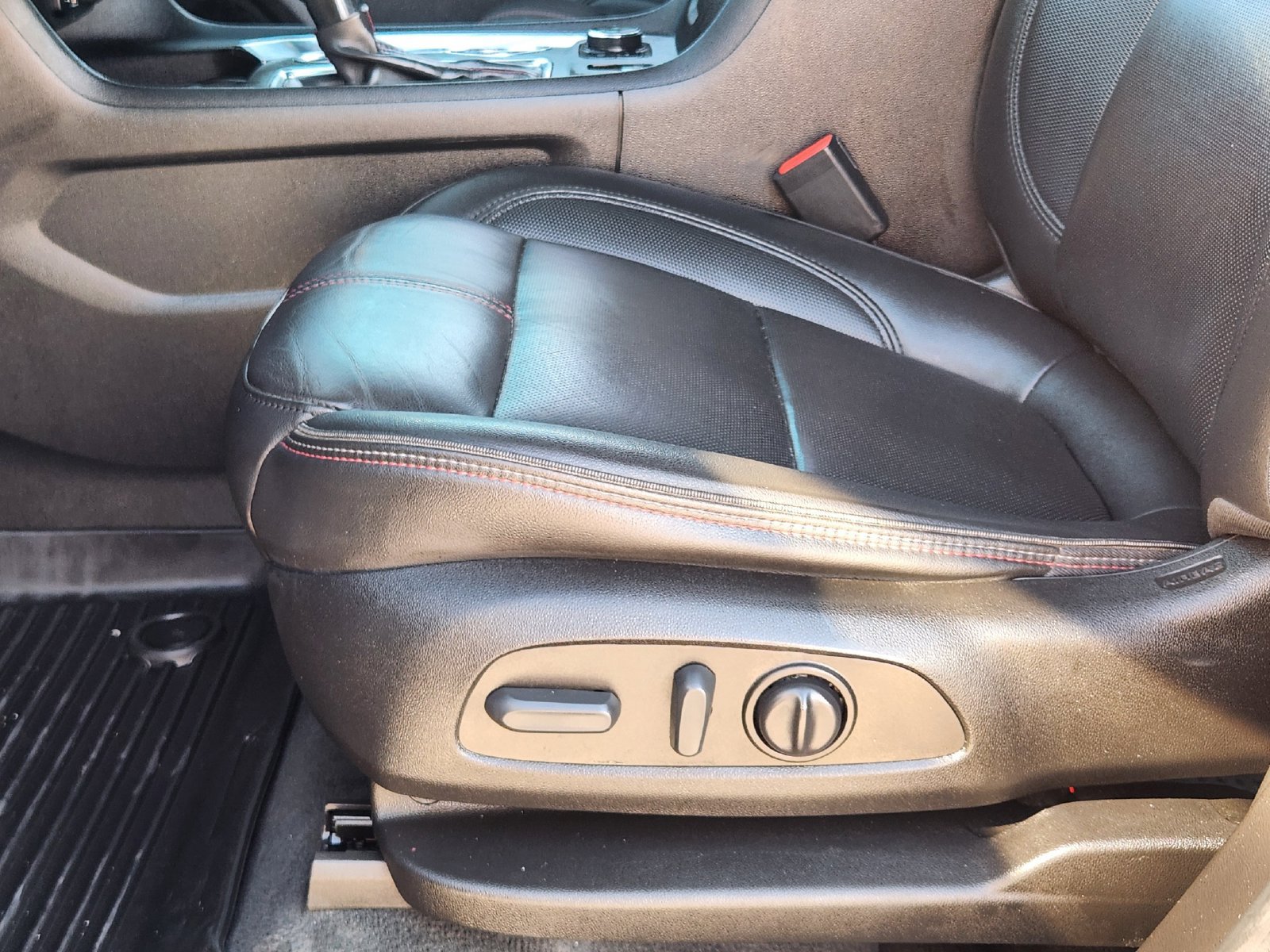 Used 2023 Chevrolet Traverse RS FWD image 26