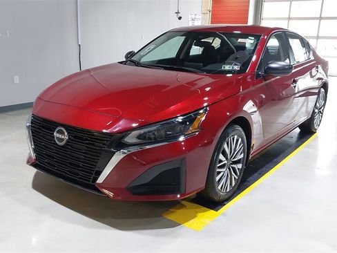 Used 2024 Nissan Altima 2.5 SV image 17