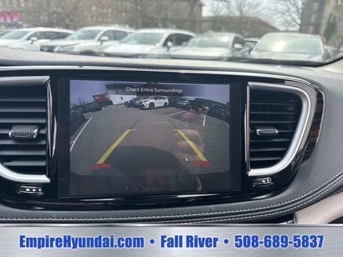 Used 2023 Chrysler Pacifica Limited FWD image 24