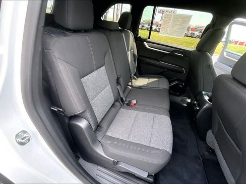 Used 2025 GMC Acadia Elevation image 24