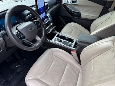 Certified 2022 Ford Explorer Platinum w/ Technology Package image 11
