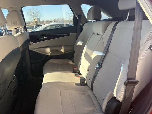 Used 2017 Kia Sorento LX image 13