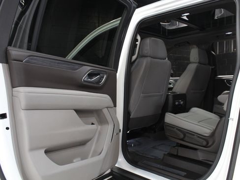 Used 2022 GMC Yukon XL SLT w/ SLT Premium Package AWD/4WD image 35