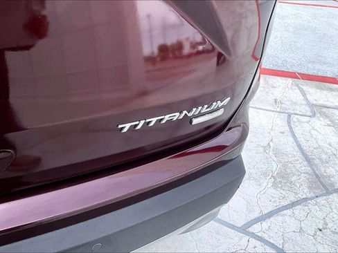 Used 2019 Ford Edge Titanium image 23