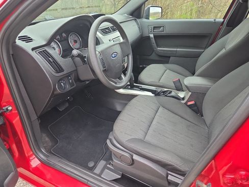 Used 2010 Ford Focus SE image 11