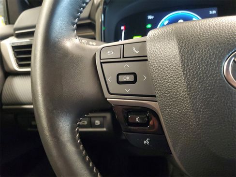 Used 2025 Toyota Camry SE image 20