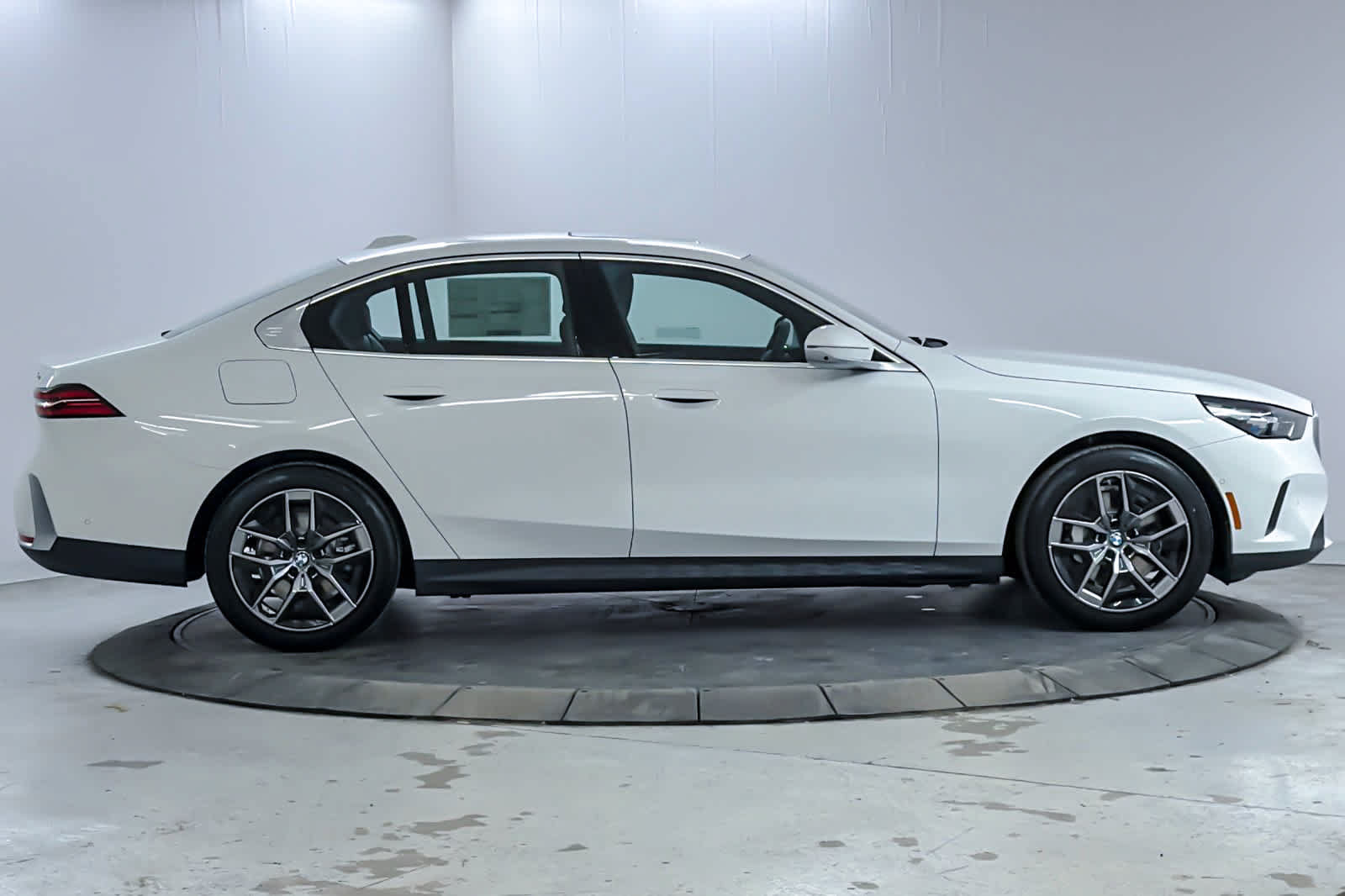 Used 2026 BMW 530i w/ Premium Package RWD image 8