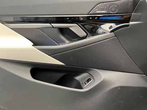 Certified 2025 BMW 530i image 20