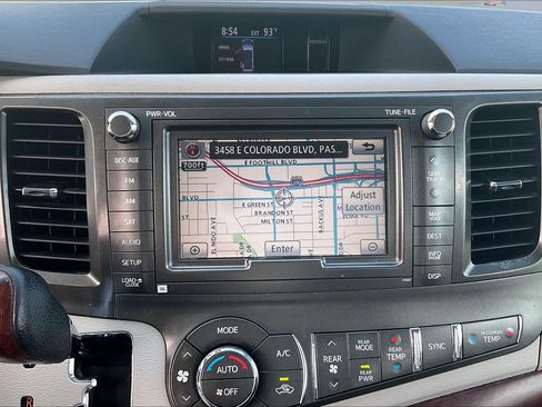Used 2013 Toyota Sienna XLE w/ Premium Pkg FWD image 34