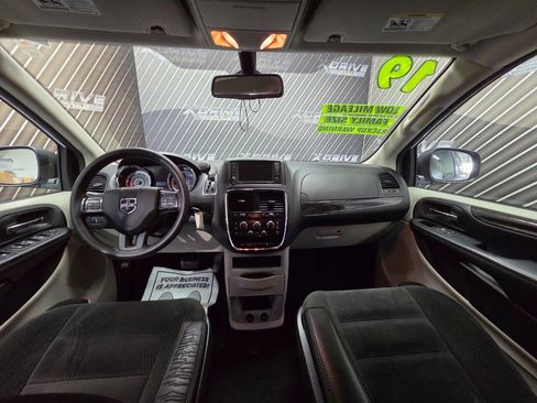 Used 2019 Dodge Grand Caravan SE image 19