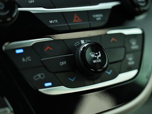 Used 2024 Chrysler Voyager LX FWD image 37