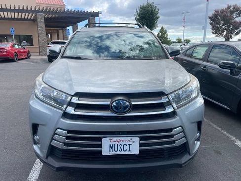 Used 2018 Toyota Highlander Limited Platinum AWD/4WD image 16