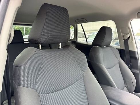 Used 2022 Toyota RAV4 LE AWD/4WD image 22