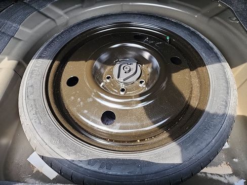 Used 2014 Lincoln MKS w/ Equipment Group 101A FWD image 34