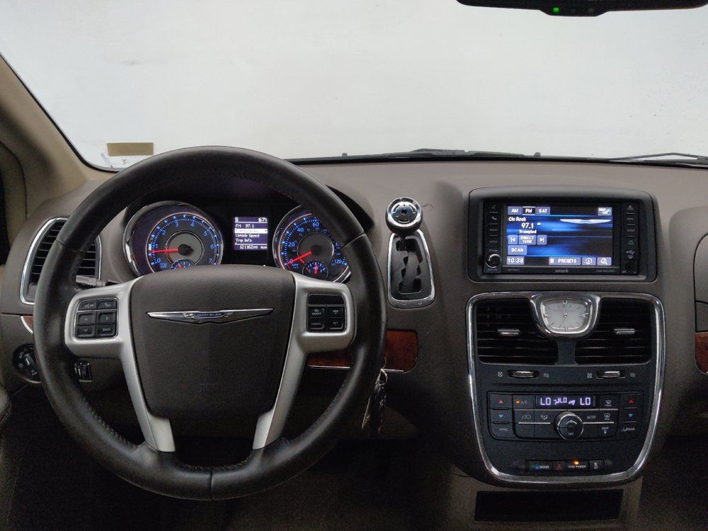 Used 2015 Chrysler Town & Country Touring FWD image 22