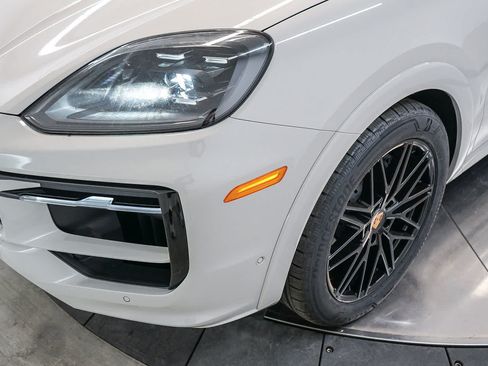 New 2026 Porsche Cayenne AWD/4WD image 16