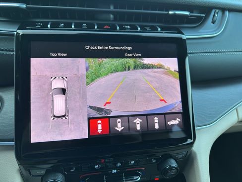 New 2025 Jeep Grand Cherokee L Limited w/ Luxury Tech Group II image 19