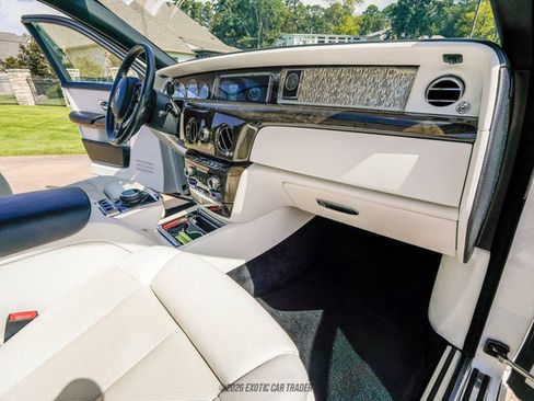 Used 2020 Rolls-Royce Phantom Sedan RWD image 38