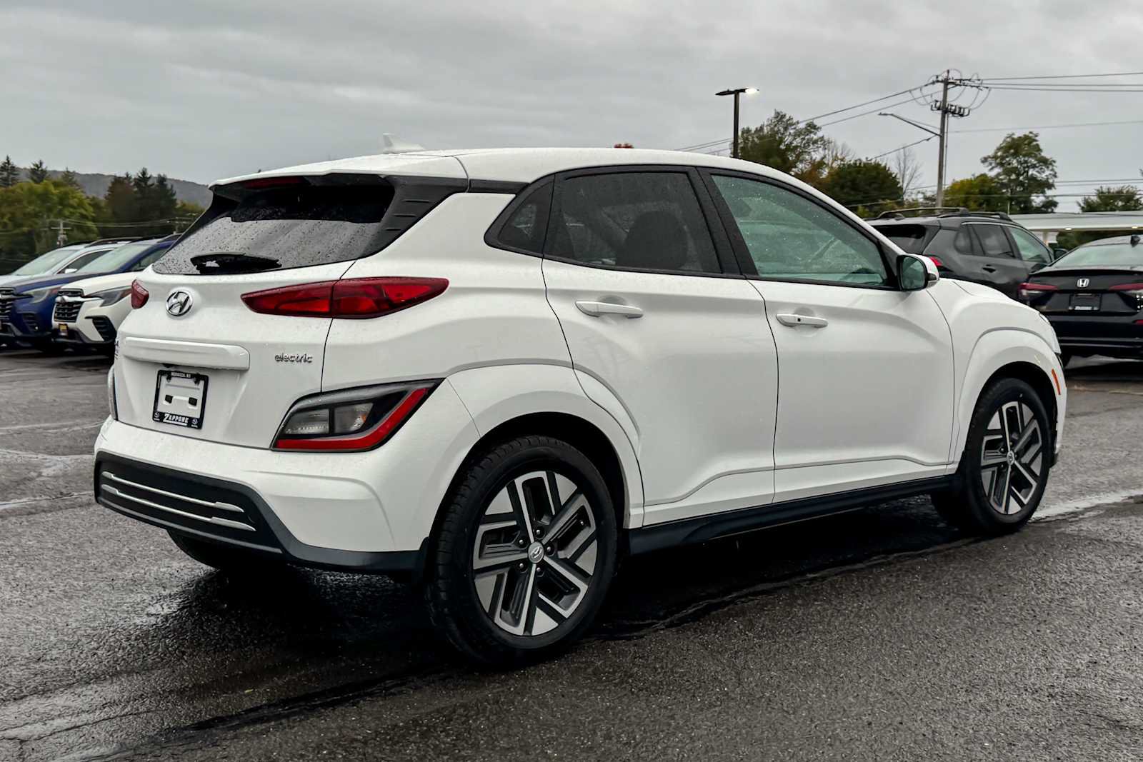 Used 2023 Hyundai Kona SE FWD image 3