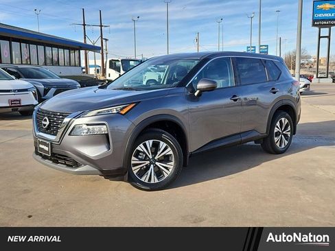 Used 2022 Nissan Rogue SV image 1