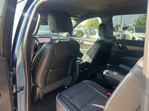 Used 2025 Buick Enclave Preferred FWD image 18