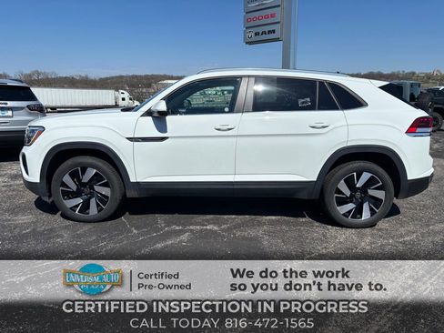 Used 2025 Volkswagen Atlas Cross Sport SE image 1