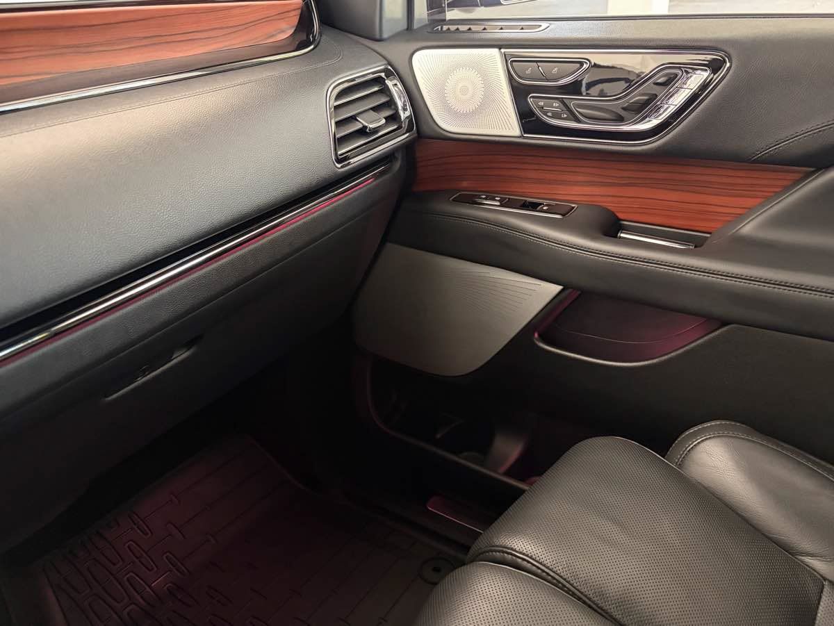 Used 2024 Lincoln Navigator Reserve AWD/4WD image 28