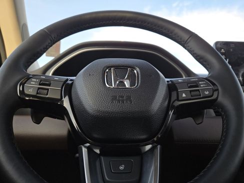 Used 2025 Honda Pilot Elite image 28