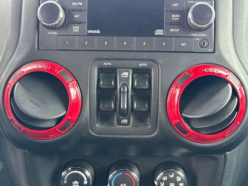 Used 2017 Jeep Wrangler Unlimited Rubicon AWD/4WD image 23