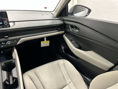 Certified 2025 Honda Accord SE image 13