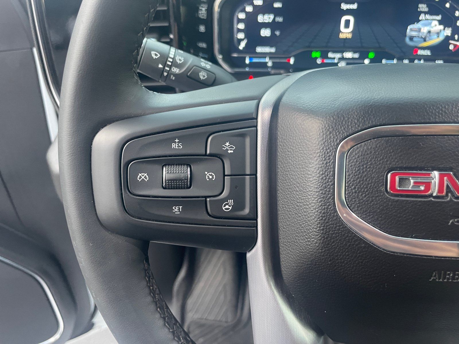 Used 2024 GMC Sierra 3500 SLT w/ SLT Convenience Package AWD/4WD image 10