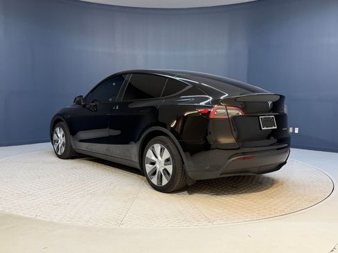 Used 2023 Tesla Model Y Long Range AWD/4WD image 3