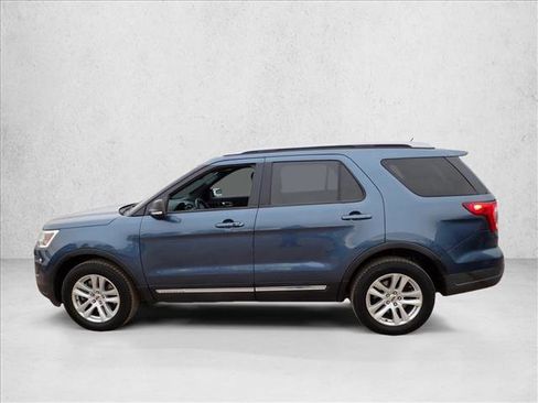 Used 2019 Ford Explorer XLT w/ Equipment Group 202A image 2
