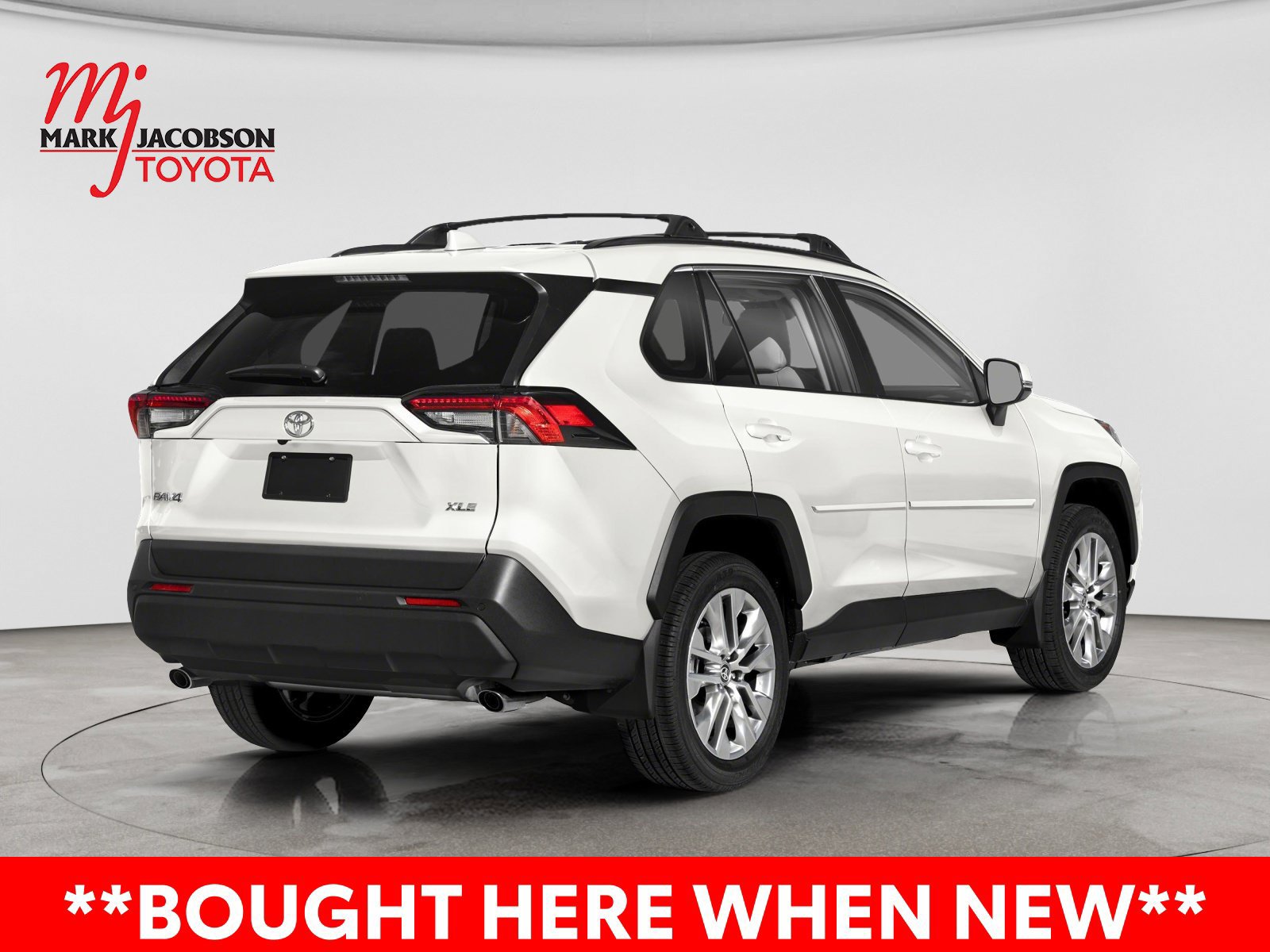Used 2024 Toyota RAV4 XLE w/ Convenience Package FWD image 3