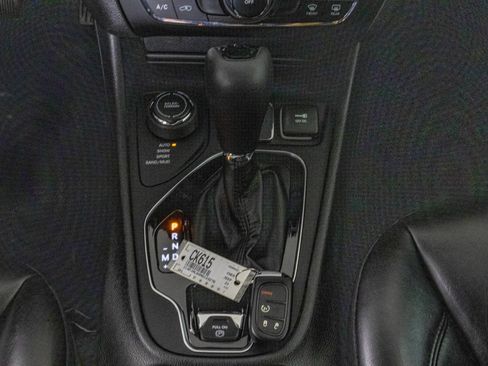 Used 2021 Jeep Cherokee Latitude Plus AWD/4WD image 25