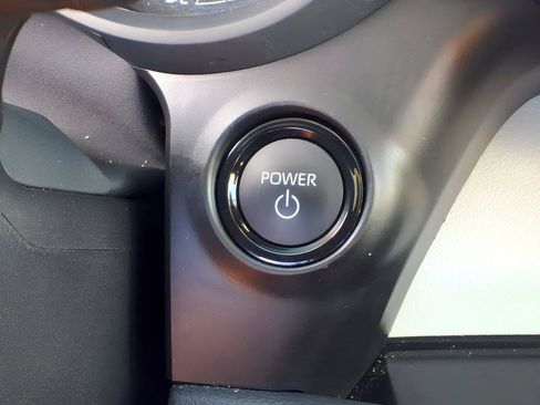 Used 2025 Toyota Sienna XLE FWD image 23